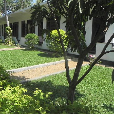 Rainbowswell Beach Resort Unawatuna Bagian luar foto