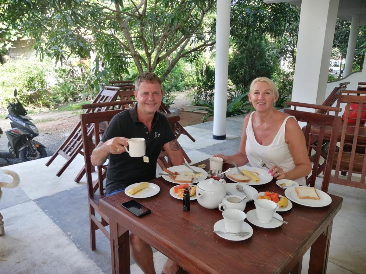 Rainbowswell Beach Resort Unawatuna Bagian luar foto