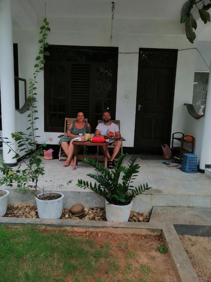 Rainbowswell Beach Resort Unawatuna Bagian luar foto