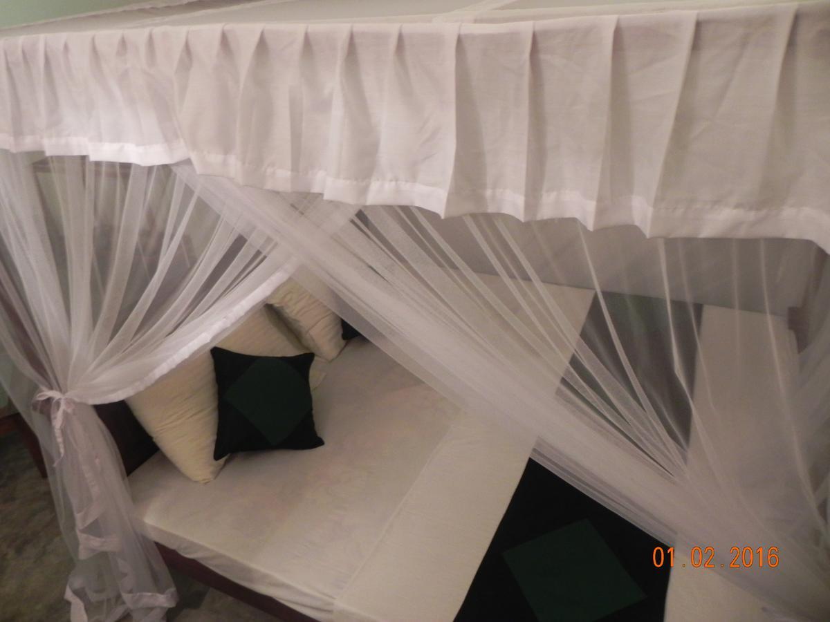 Rainbowswell Beach Resort Unawatuna Bagian luar foto