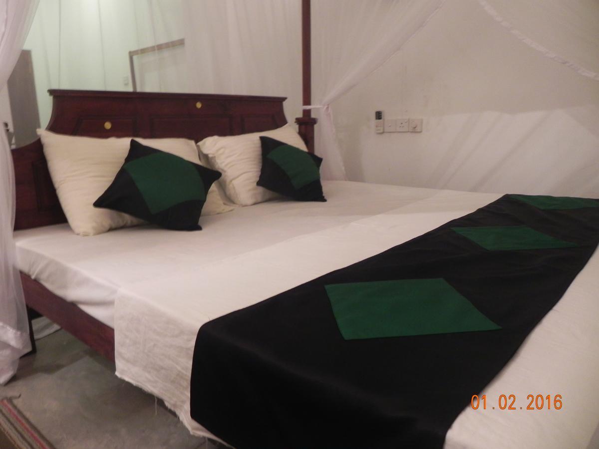 Rainbowswell Beach Resort Unawatuna Bagian luar foto