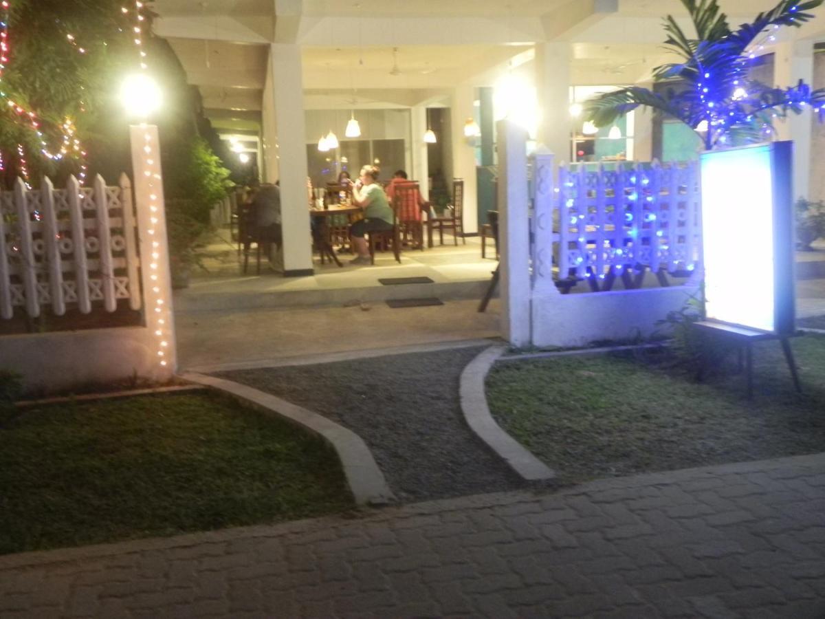 Rainbowswell Beach Resort Unawatuna Bagian luar foto